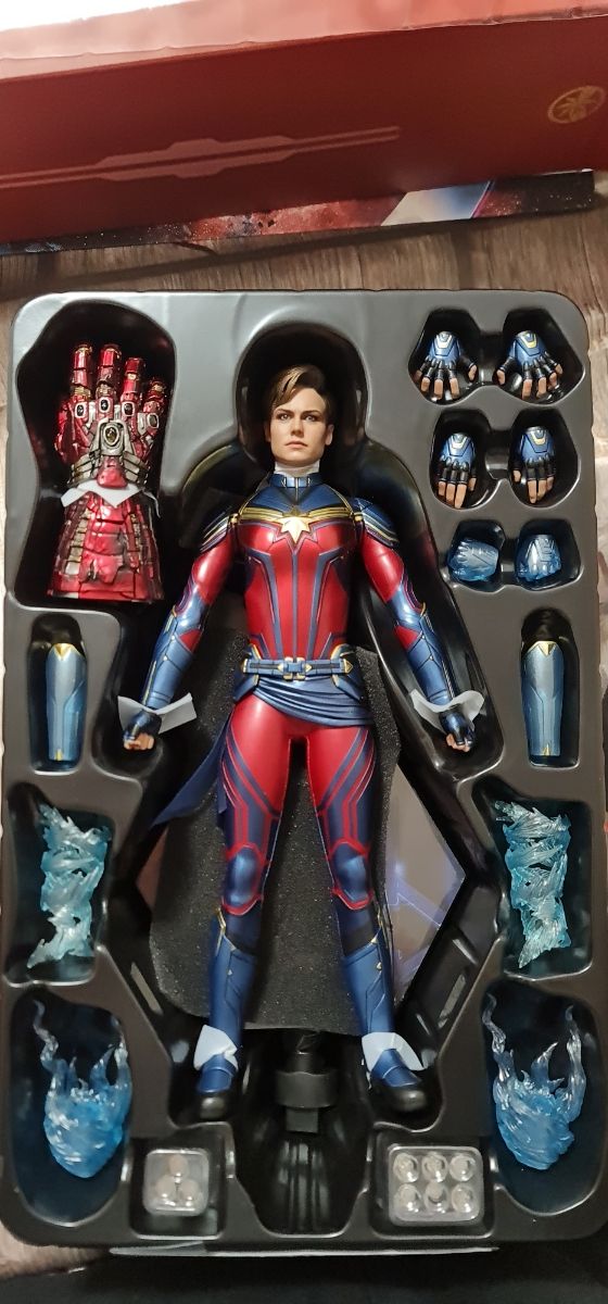 captain marvel endgame hot toys 