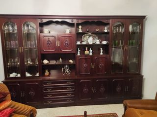 Mueble con cristaleras estilo clásico