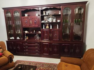 Mueble con cristaleras estilo clásico