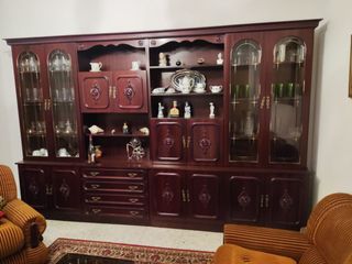 Mueble con cristaleras estilo clásico