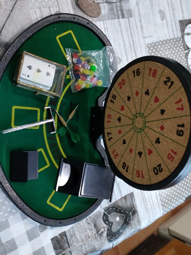 black Jack y juego de dardos