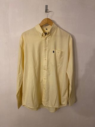 Camisa amarilla de la marca forestal