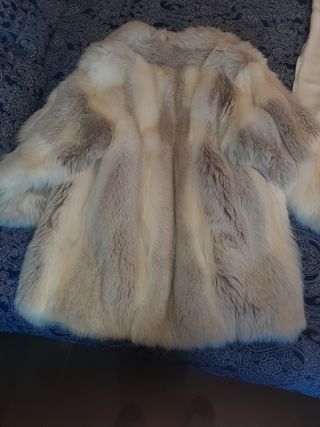 Pelliccia di volpe bianca