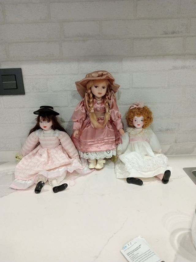 3 muñecas de porcelana