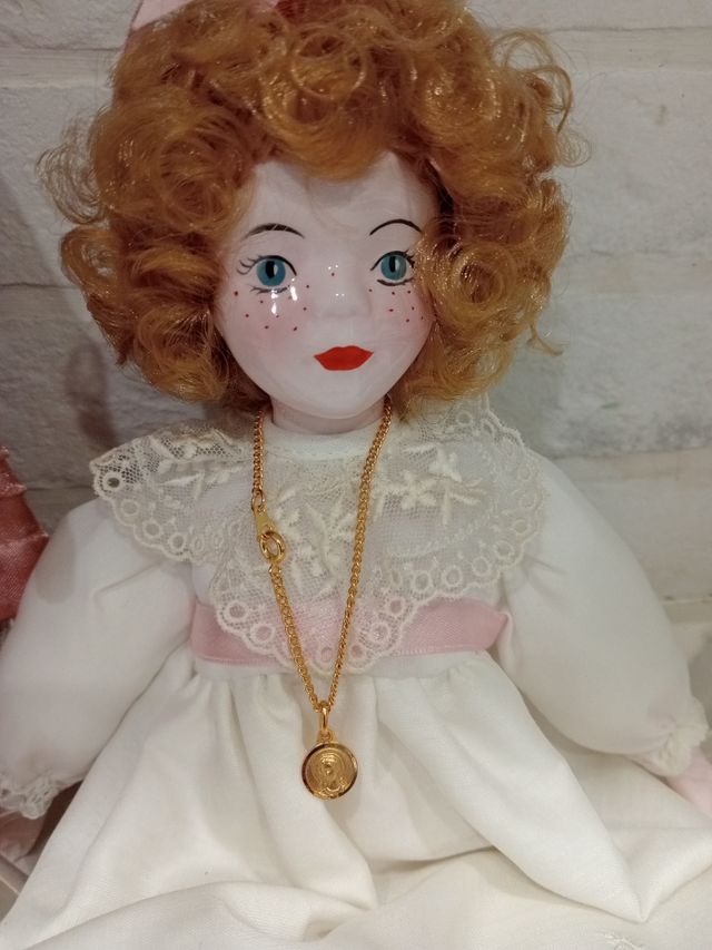 3 muñecas de porcelana