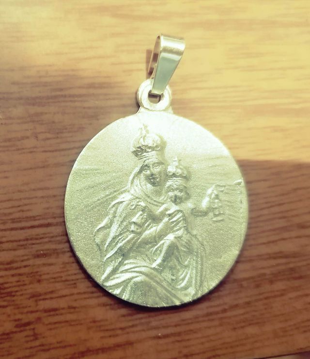 MEDALLA GRANDE VIRGEN DEL CARMEN EN PLATA DE LEY