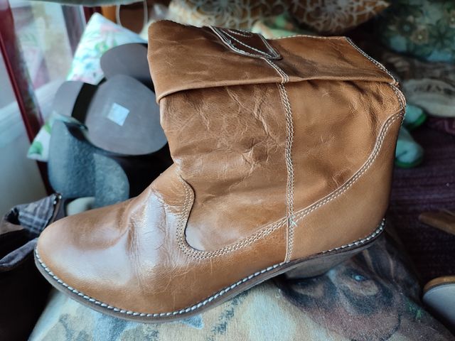 botas nuevas color marrón caramelo.