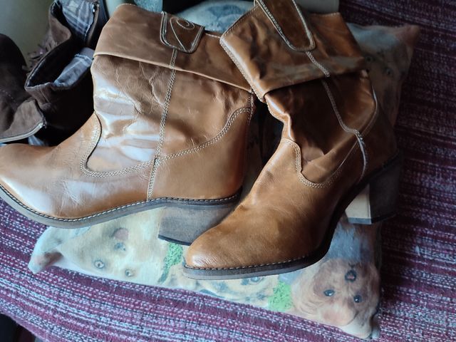 botas nuevas color marrón caramelo.