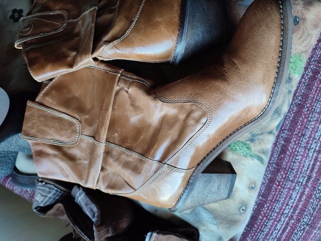 botas nuevas color marrón caramelo.