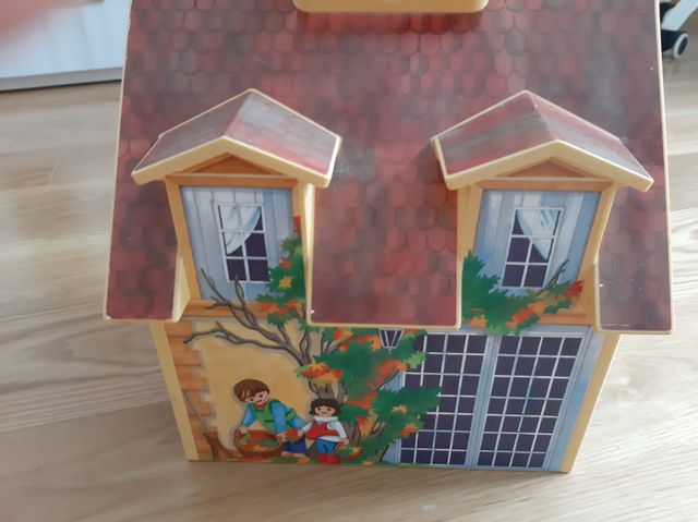 CASA DE PLAYMOBIL, MALETÍN CON MANGO PLEGABLE.