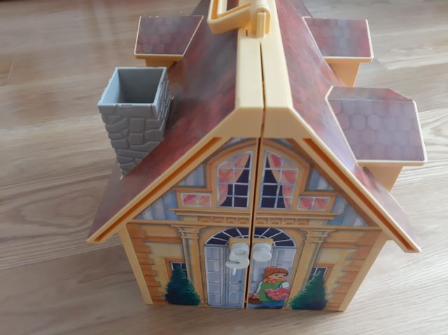 CASA DE PLAYMOBIL, MALETÍN CON MANGO PLEGABLE.