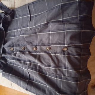 falda gris larga tableada