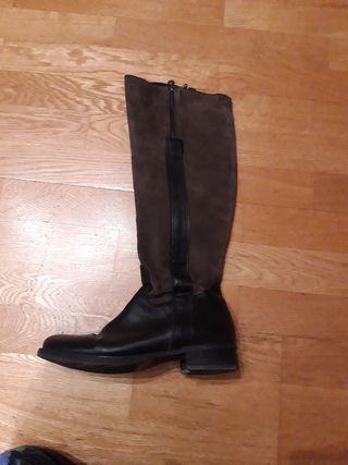 Botas altas de mujer talla 39.