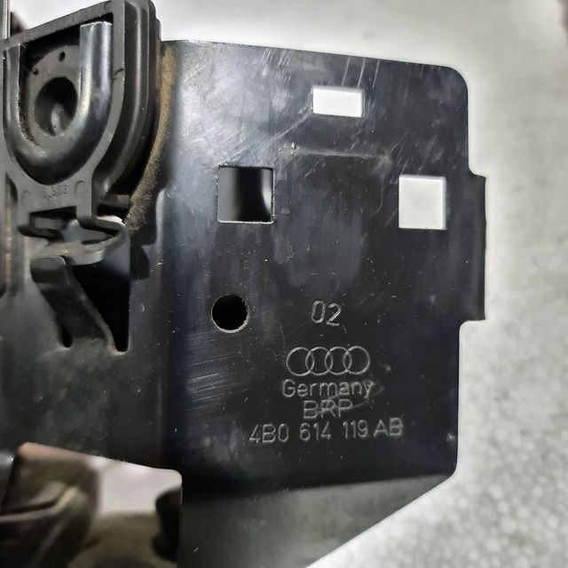 SOPORTE DE LA BOMBA DEL ABS 4B0614119AB AUDI A6 C5