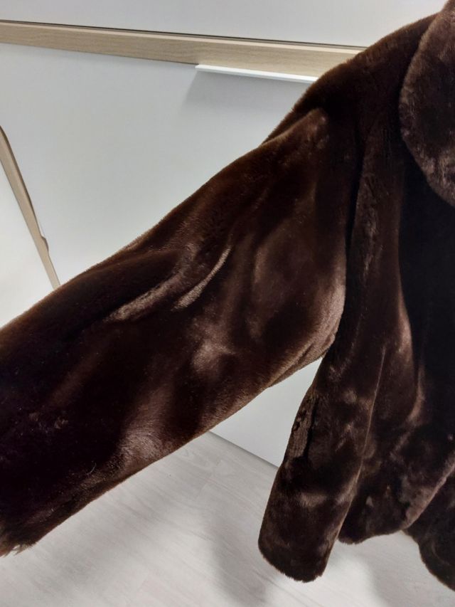 Abrigo Mouton marrón oscuro talla 42