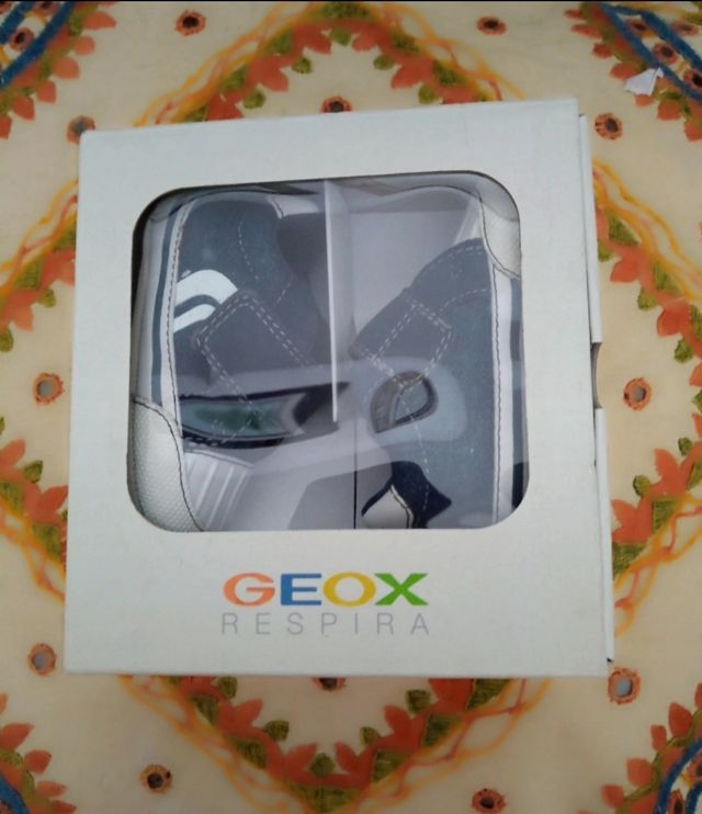 Zapatillas deportivas unisex Geox talla 18. Nuevas