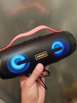 altavoz grande, buen sonido y luces. (kimiso)