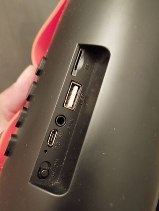 altavoz grande, buen sonido y luces. (kimiso)