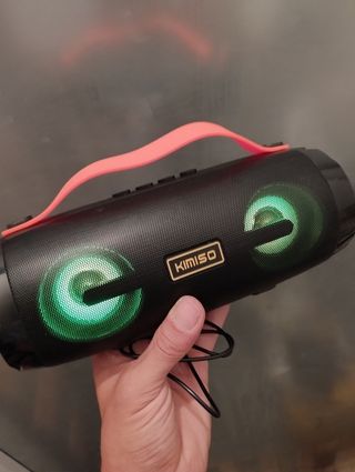 altavoz grande, buen sonido y luces. (kimiso)