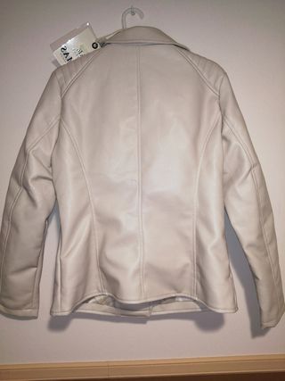 chaqueta cuero blanco