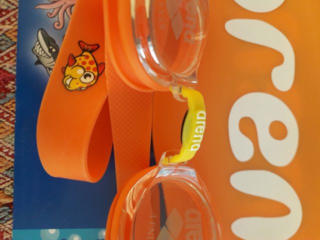 set Arena jr nuovissimo,gorros y gafas de natación
