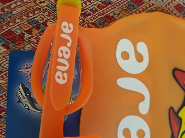 set Arena jr nuovissimo,gorros y gafas de natación