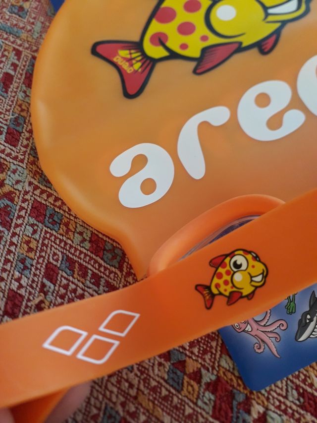set Arena jr nuovissimo,gorros y gafas de natación
