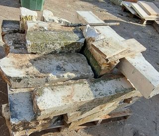 El metro lineal bordillos de piedra de colmenar