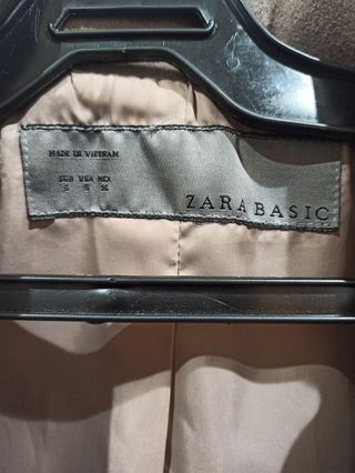 Abrigo beige oscuro botones Zara