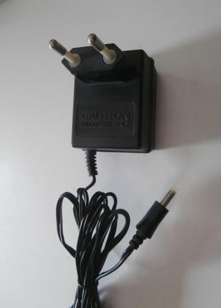 ADAPTADOR, CARGADOR, FUENTE DE ALIMENTACIÓN A 6V. 