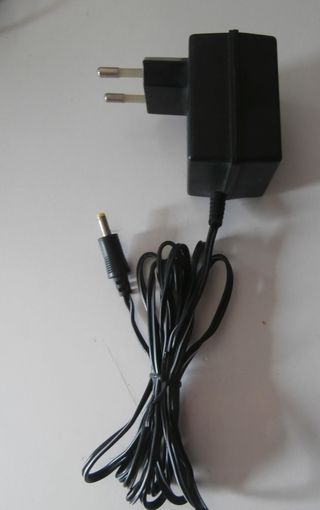 ADAPTADOR, CARGADOR, FUENTE DE ALIMENTACIÓN A 6V. 