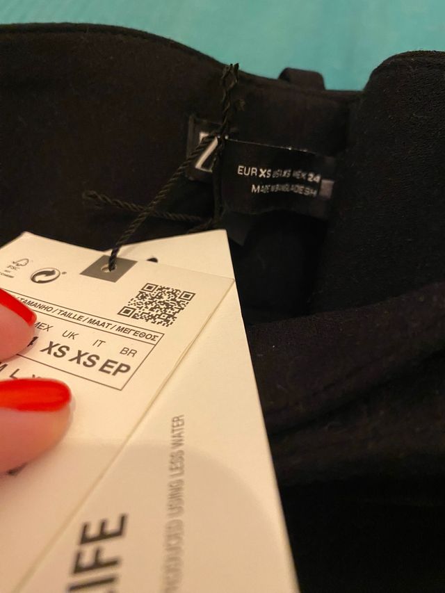 Pantalón con cinturón Zara