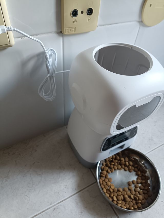 ALIMENTADOR AUTOMATICO INTELIGENTE PARA MASCOTAS