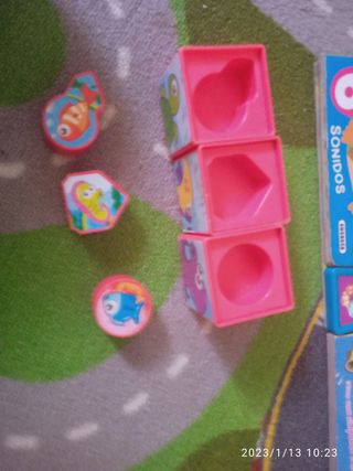 lote juguetes y libro