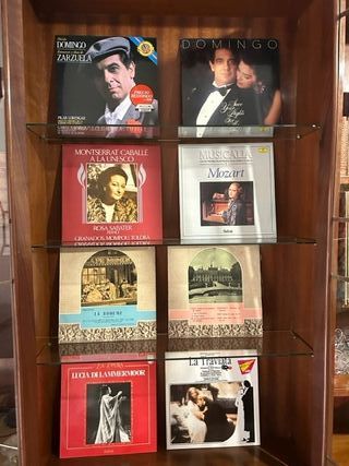 77 LP´s de vinilo+Equipo Música+estuche cintas