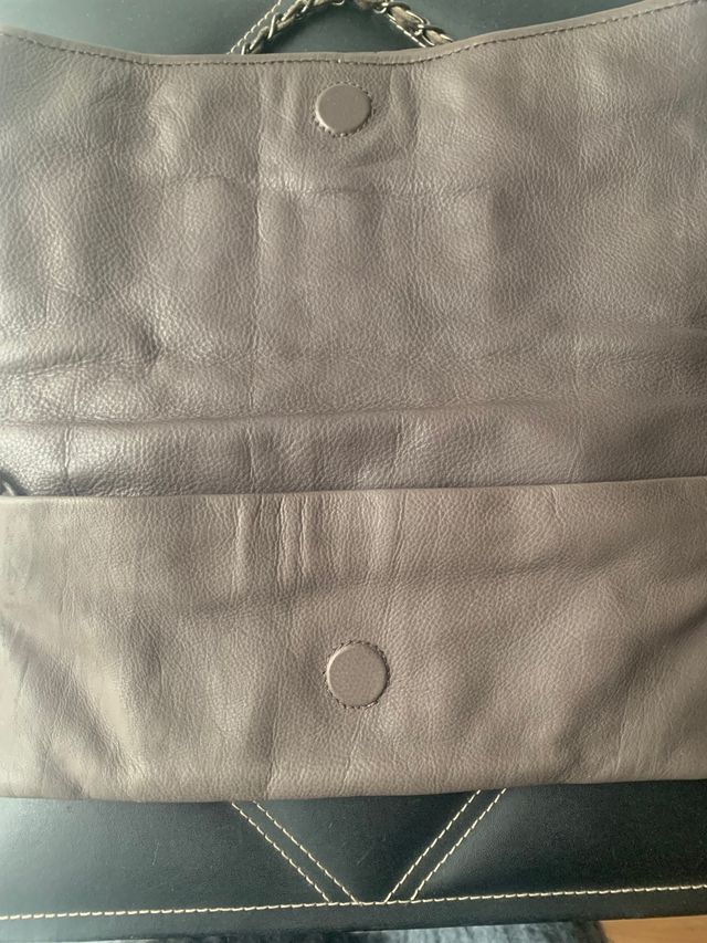 Bolso cartera de hombro y mano.