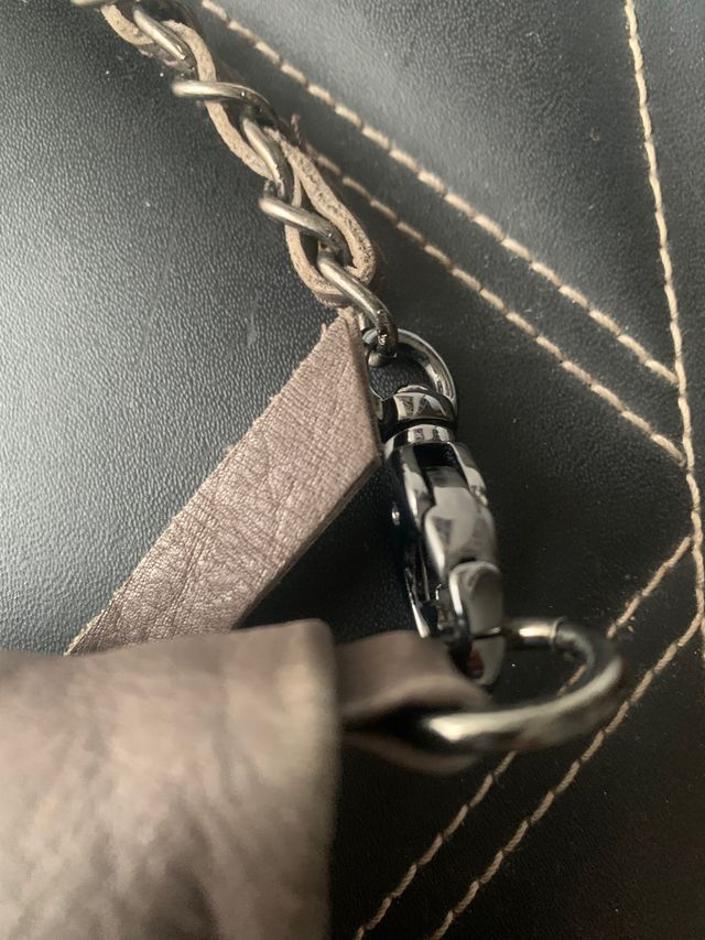 Bolso cartera de hombro y mano.