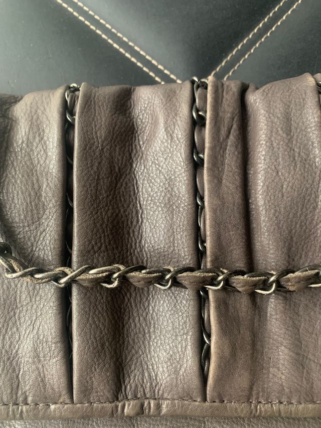 Bolso cartera de hombro y mano.