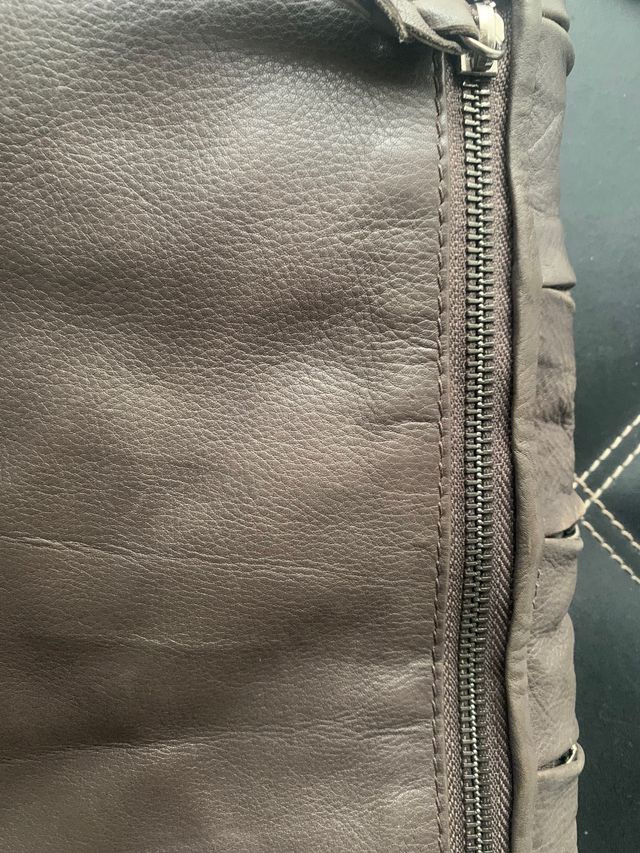 Bolso cartera de hombro y mano.