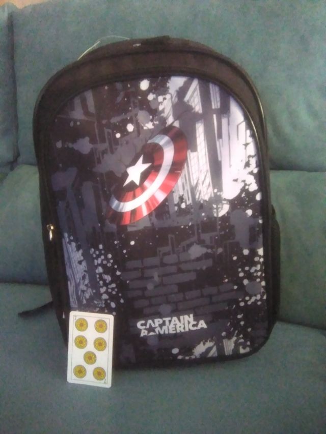 mochila capitán América de 42
