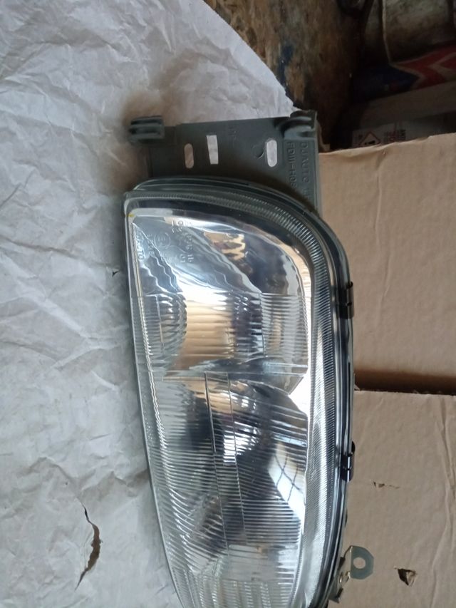 Faro Ford Fiesta Izquierdo