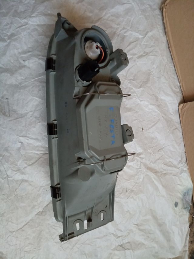 Faro Ford Fiesta Izquierdo
