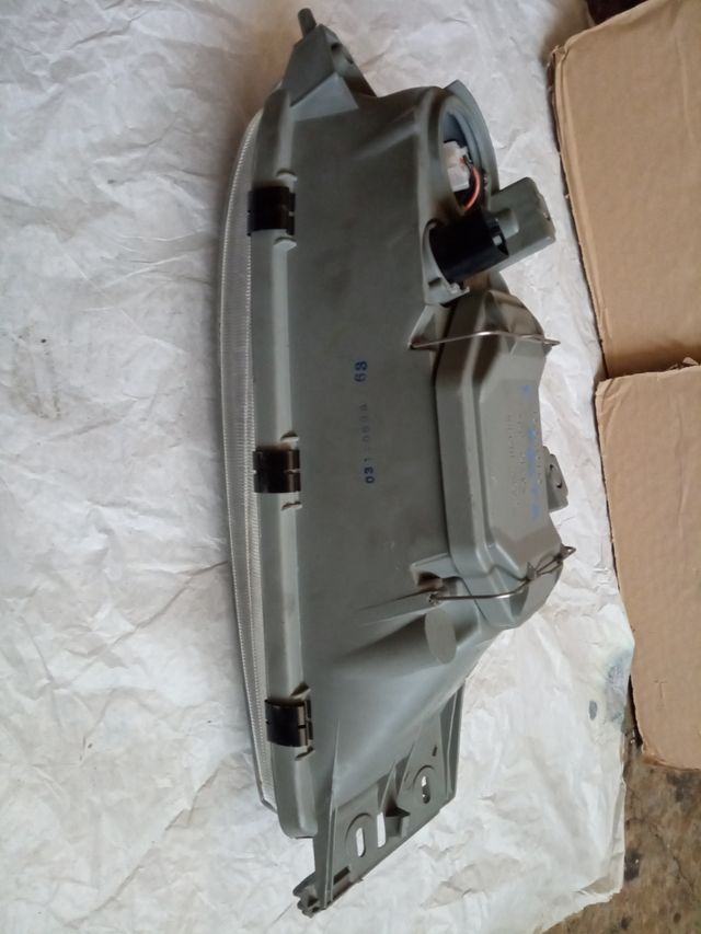 Faro Ford Fiesta Izquierdo