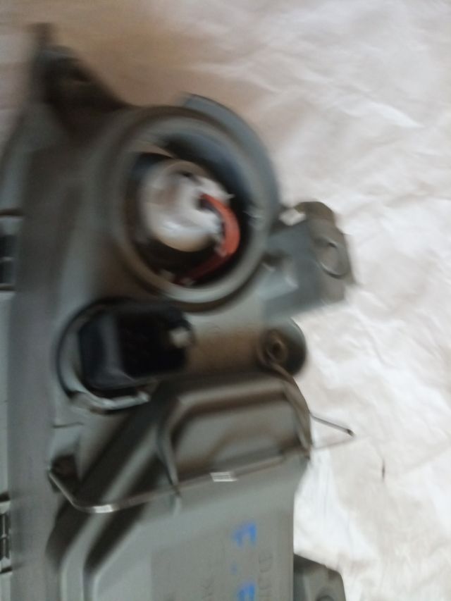 Faro Ford Fiesta Izquierdo