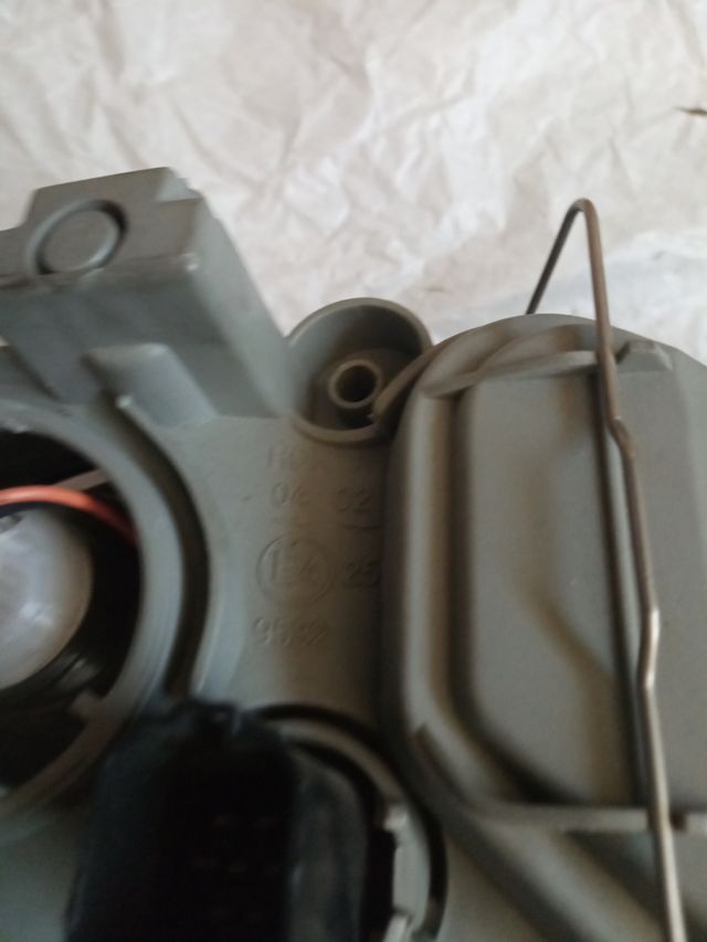 Faro Ford Fiesta Izquierdo