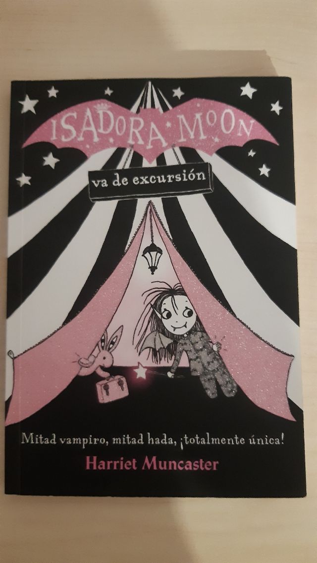 isadora moon va de viatge y va al colegio