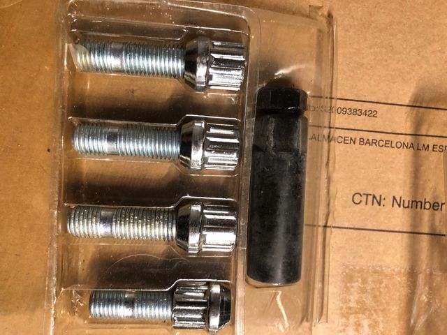 Antirobo ruedas Toyota corolla verso 2003