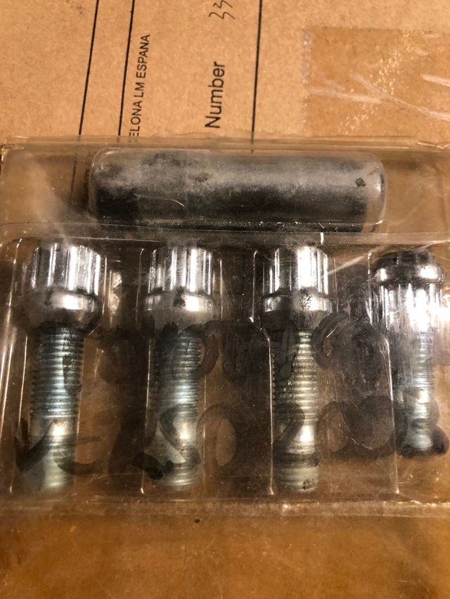 Antirobo ruedas Toyota corolla verso 2003