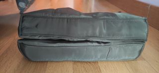 Bolso acolchado de nylon verde militar
