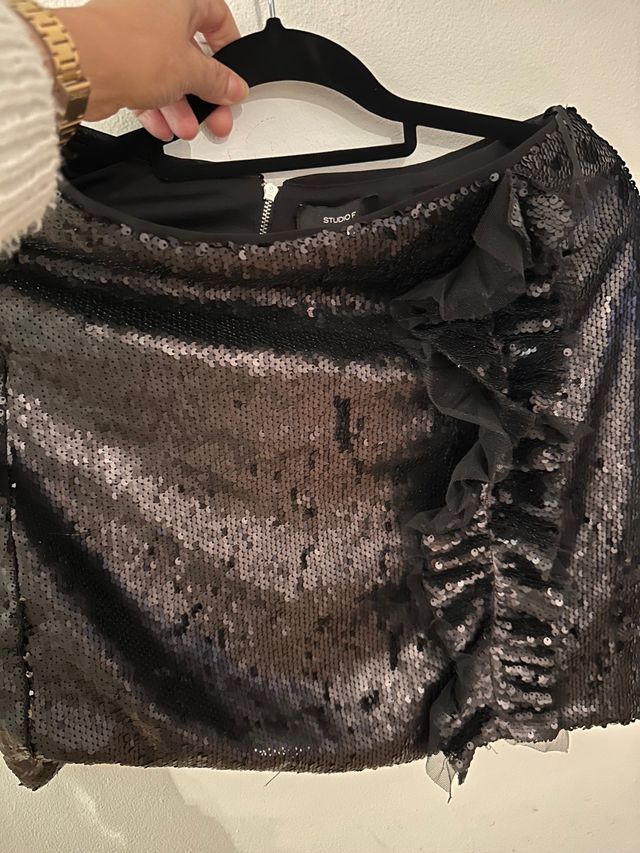 Falda corta lentejuelas negra